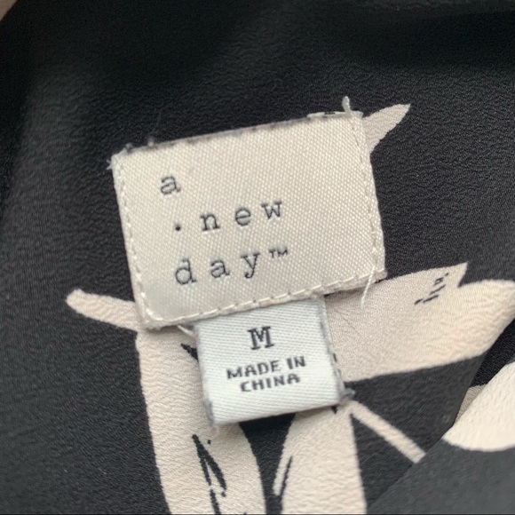 A New Day Black and White Floral Buttonup - Picture 11 of 11